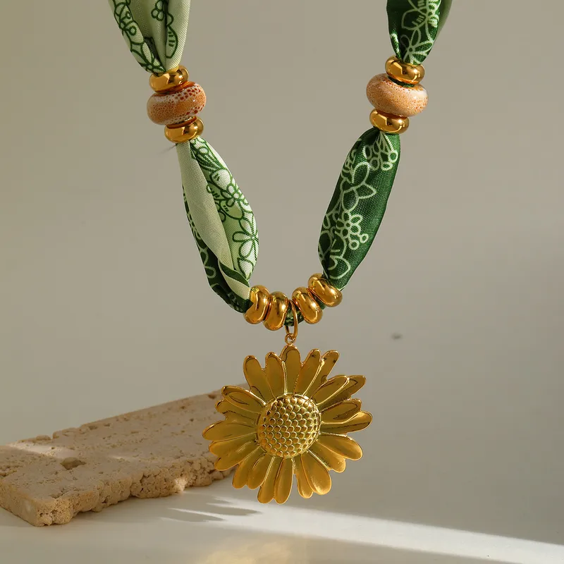 Green Floral Silk Scarf & Daisy Necklace